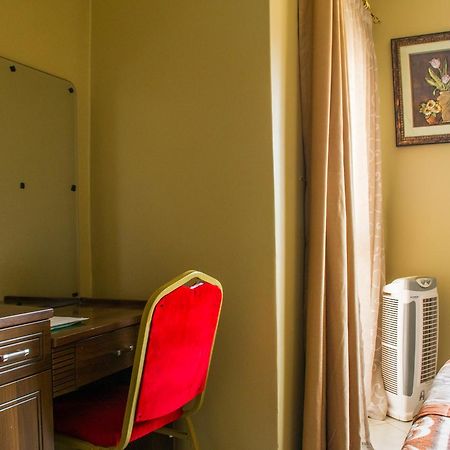 Desert Breeze Hotel Arua Екстер'єр фото
