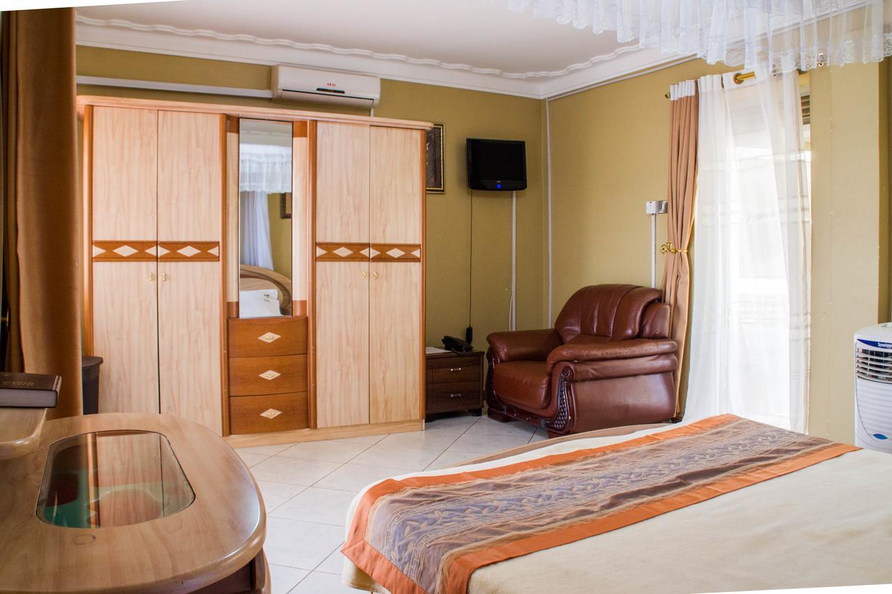 Desert Breeze Hotel Arua Екстер'єр фото