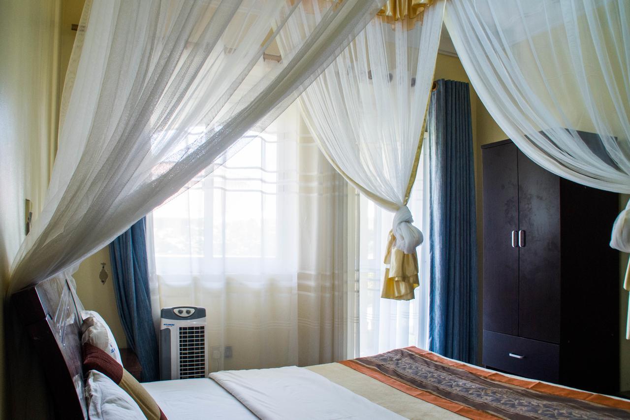 Desert Breeze Hotel Arua Екстер'єр фото