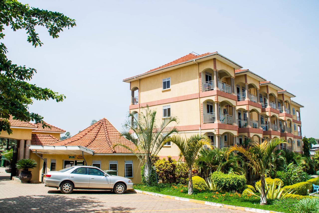 Desert Breeze Hotel Arua Екстер'єр фото