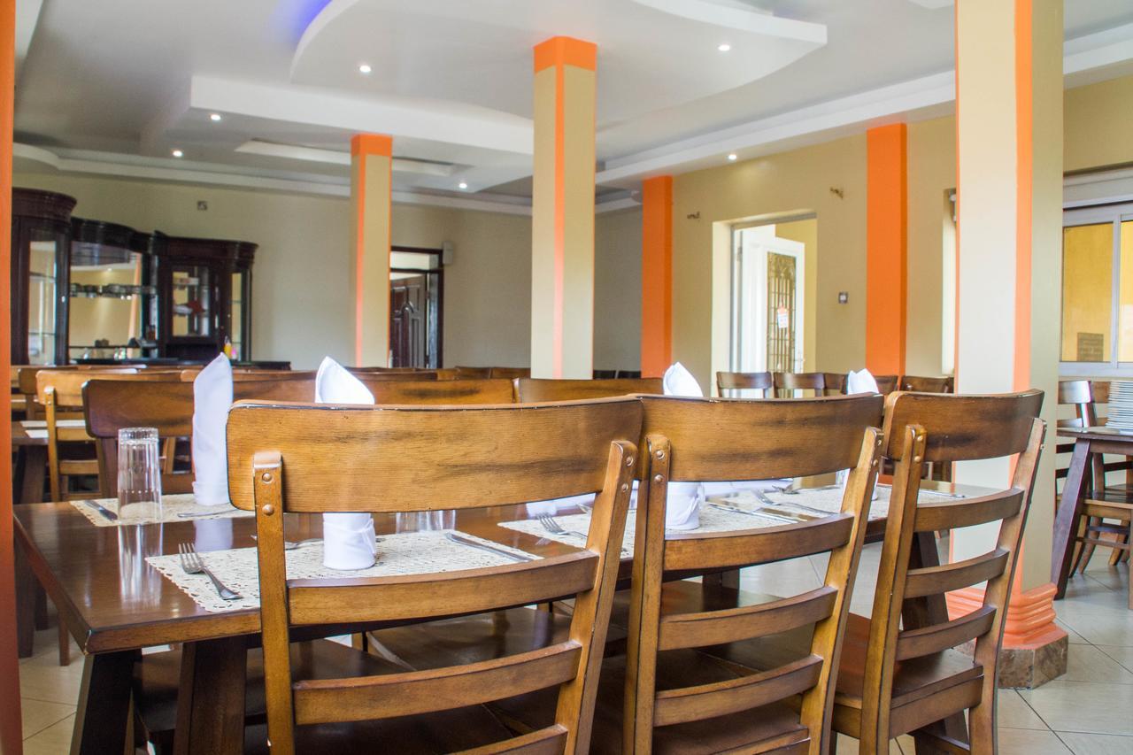 Desert Breeze Hotel Arua Екстер'єр фото