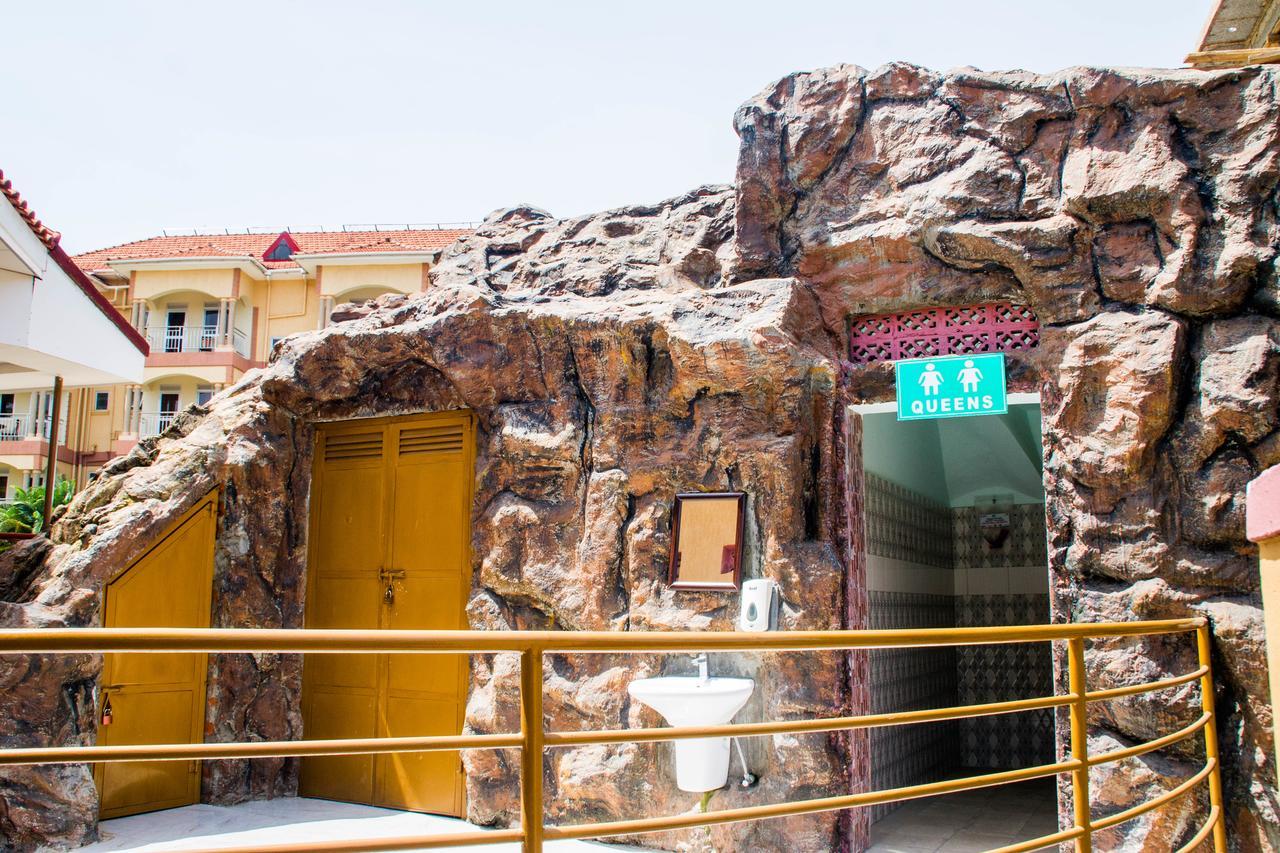 Desert Breeze Hotel Arua Екстер'єр фото