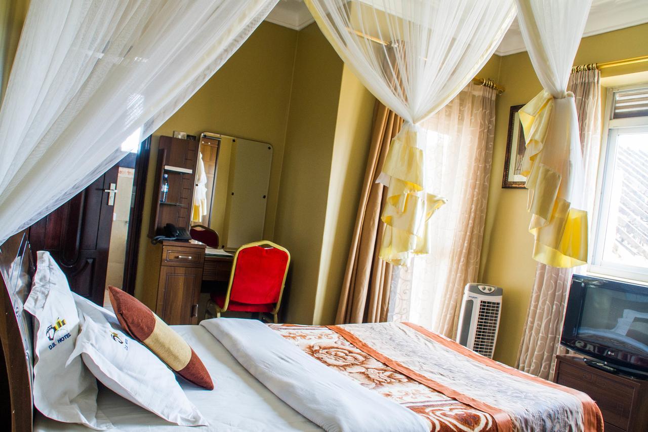 Desert Breeze Hotel Arua Екстер'єр фото
