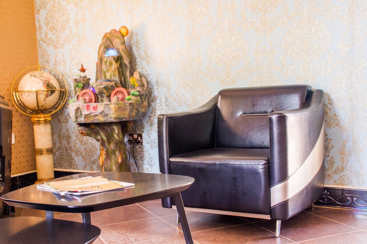 Desert Breeze Hotel Arua Екстер'єр фото
