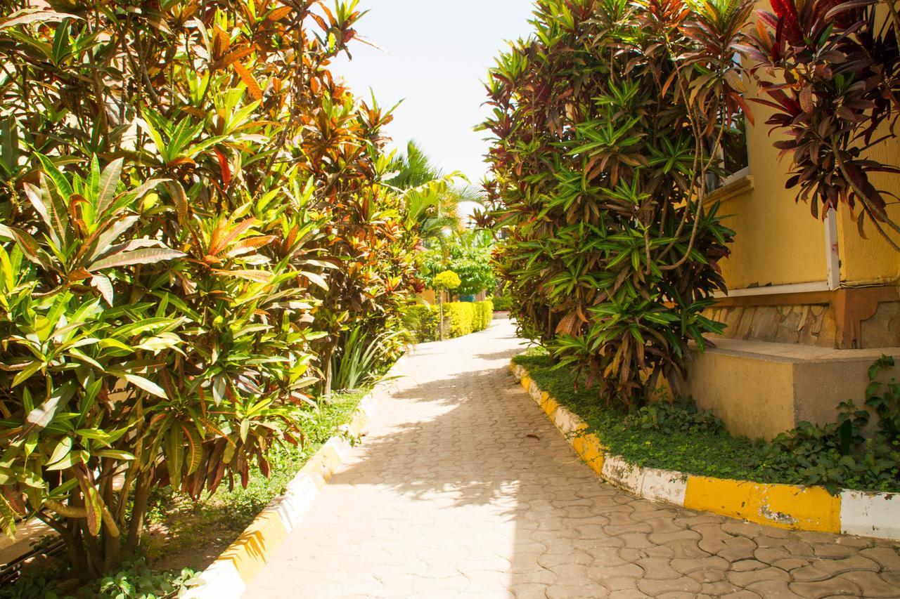 Desert Breeze Hotel Arua Екстер'єр фото