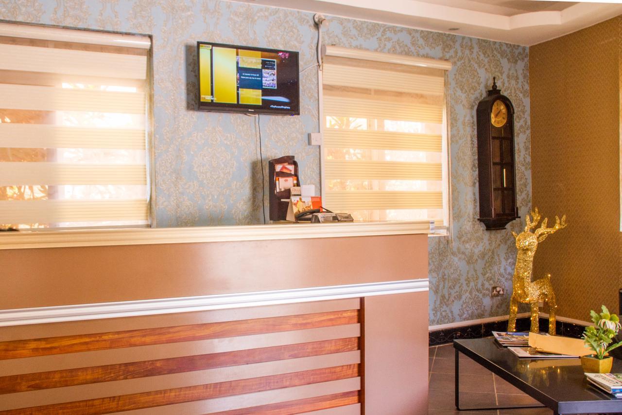 Desert Breeze Hotel Arua Екстер'єр фото