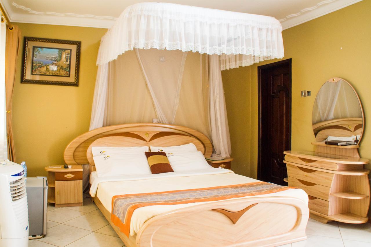 Desert Breeze Hotel Arua Екстер'єр фото